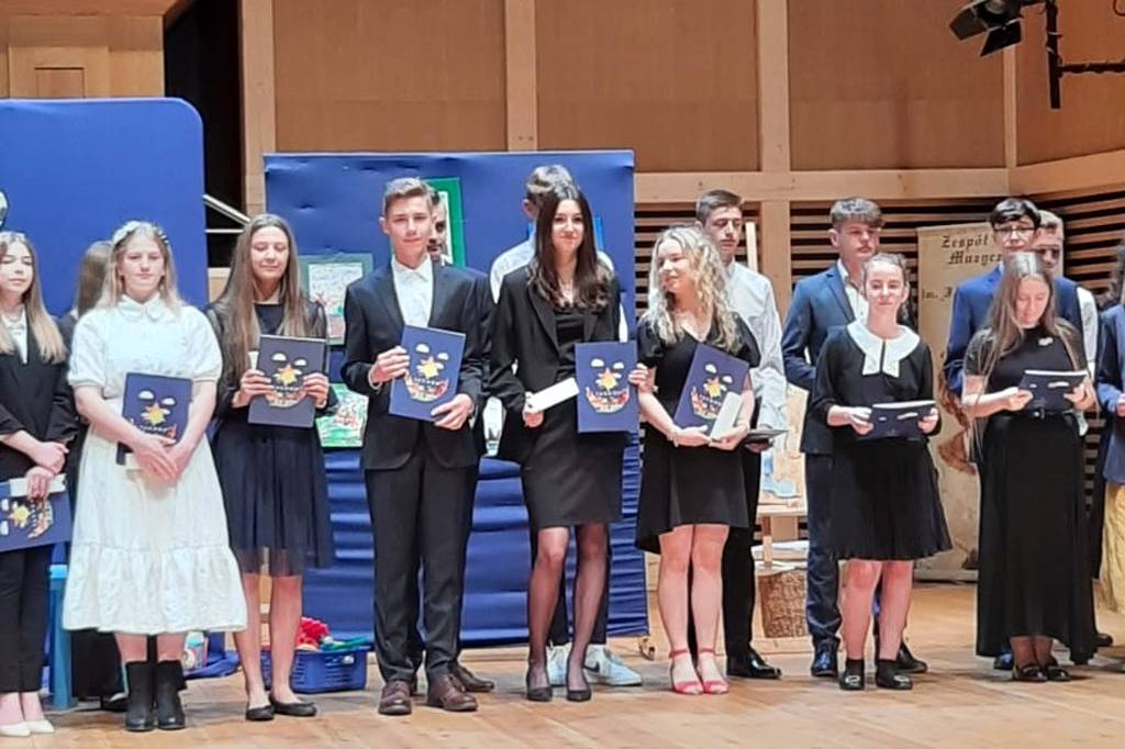 083713 2022 06 23 02