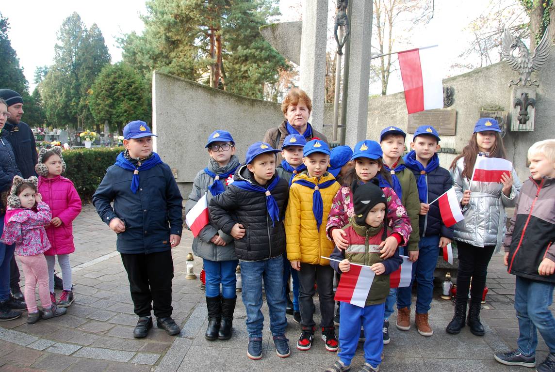 Nasze zuchy na obchodach Święta Niepodległości