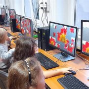 Co piszczy pod liśćmi?