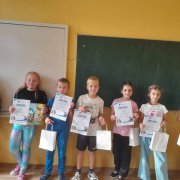 Zuzia Kuc i Maja Pikus z klasy 3b – zwyciężczyniami konkursu „Zawody rzemieślnicze”